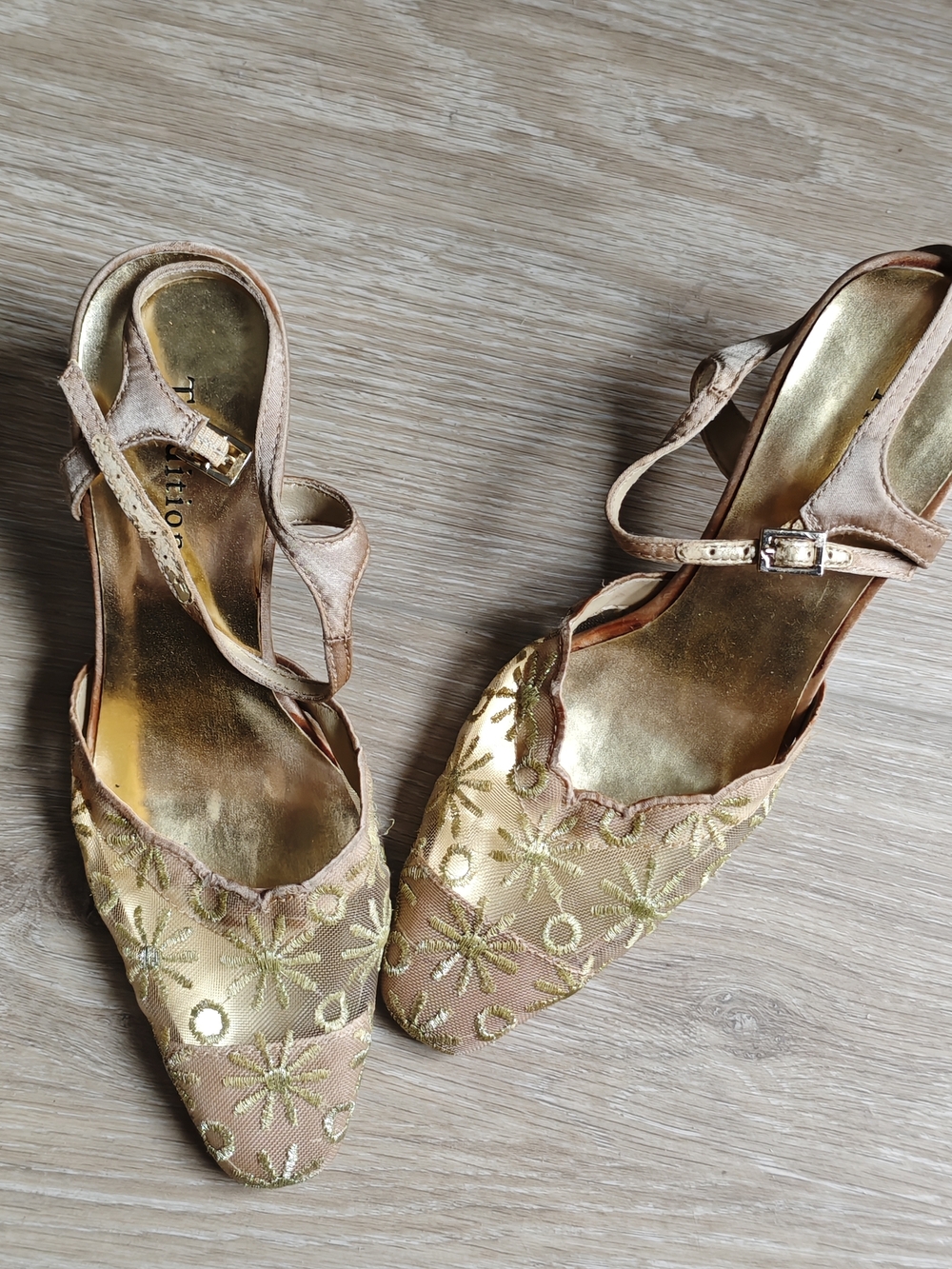 Vintage 50s Tradition Gold Floral Embroidered Women’s Slingback Heels
